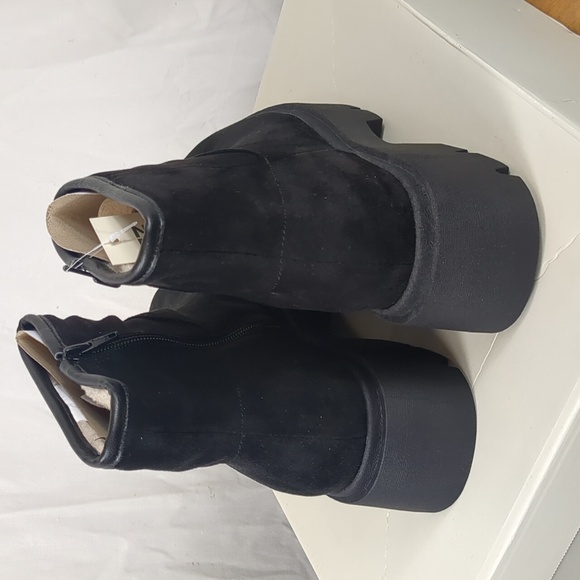 Cozy Black Faux Suede Lug Sole Boots - Picture 3 of 4